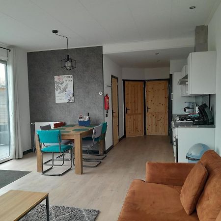 Luxe 5 Persoons Bungalow Op Rustig Vakantiepark Nabij Leeuwarden Dronrijp Dış mekan fotoğraf
