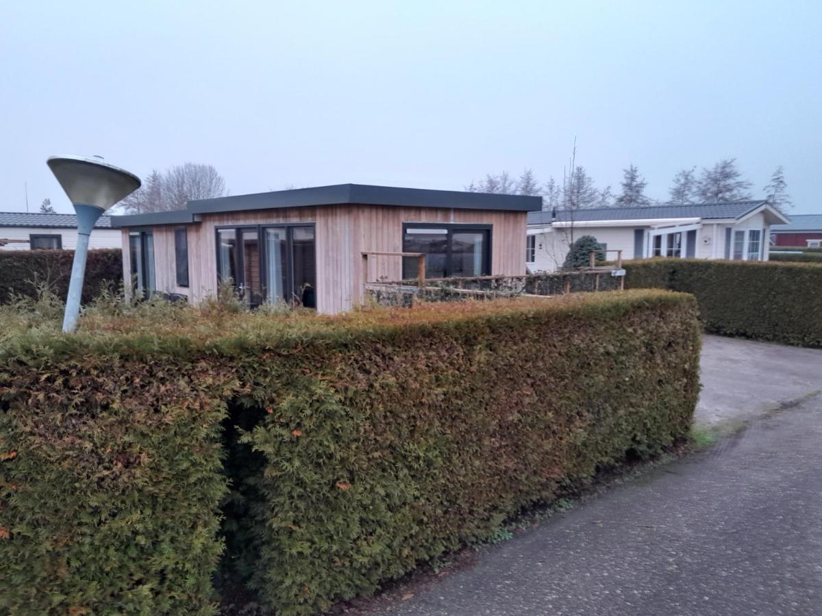 Luxe 5 Persoons Bungalow Op Rustig Vakantiepark Nabij Leeuwarden Dronrijp Dış mekan fotoğraf