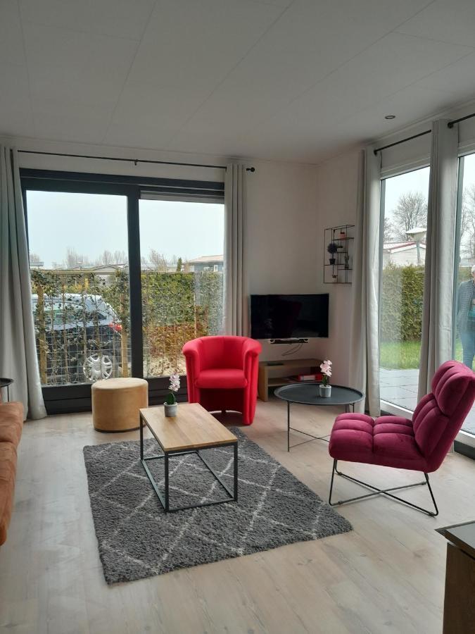 Luxe 5 Persoons Bungalow Op Rustig Vakantiepark Nabij Leeuwarden Dronrijp Dış mekan fotoğraf
